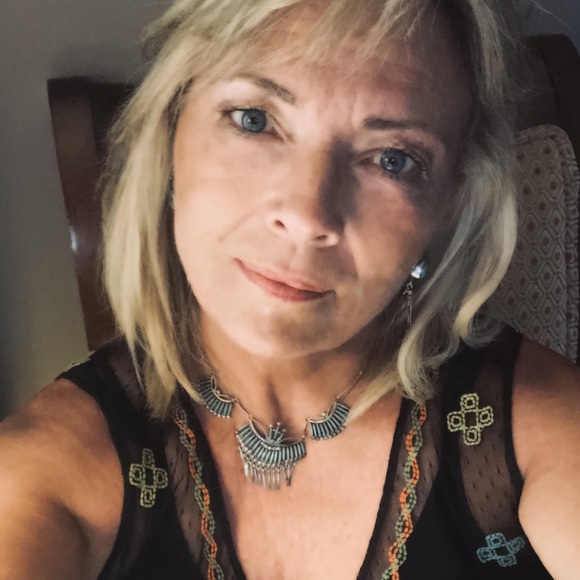 Meet your Posher, Susan - Picture 3 of 3